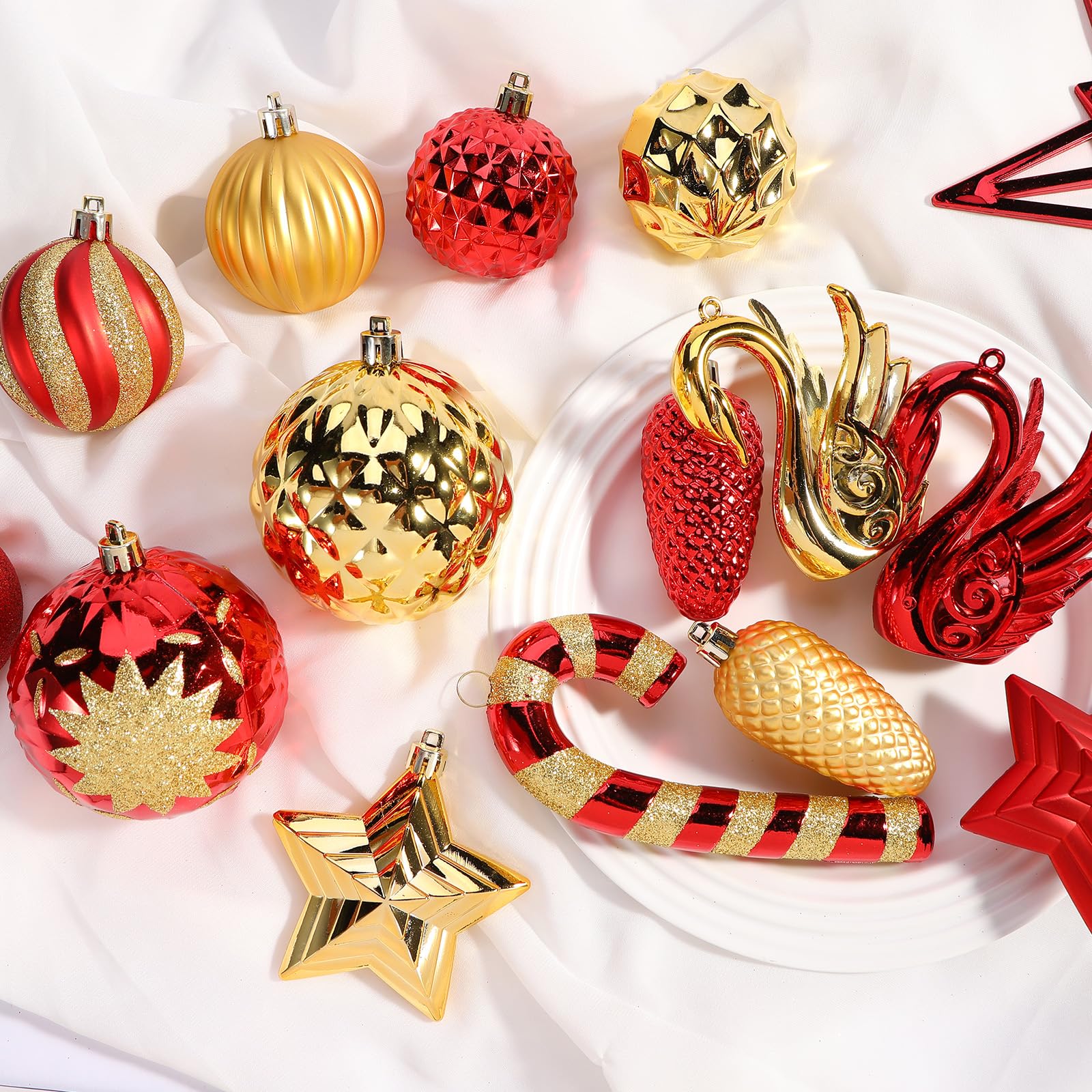 128pcs Shatterproof Plastic Baubles Christmas Balls Ornaments Set Red and Gold - SHareconn